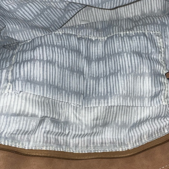 NWT COGNAC WITH GOLD HARDWARE PURSE. BEAUTIFUL AND SPACIOUS - Picture 7 of 8